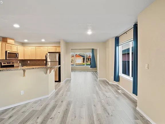 Photo - "Charming 3-Bed Oasis in Monmouth with Cozy Fireplace & Stylish Furnishings!"