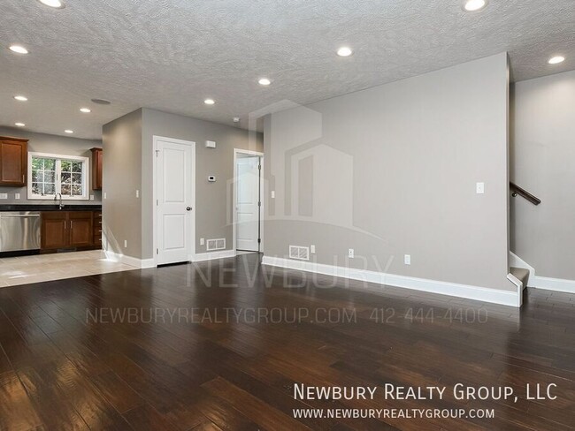 Photo - 155 Banksville Pl