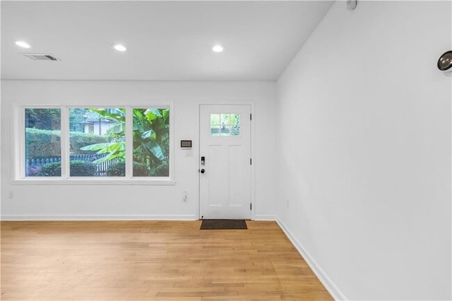 Photo - 844 Deckner Ave SW
