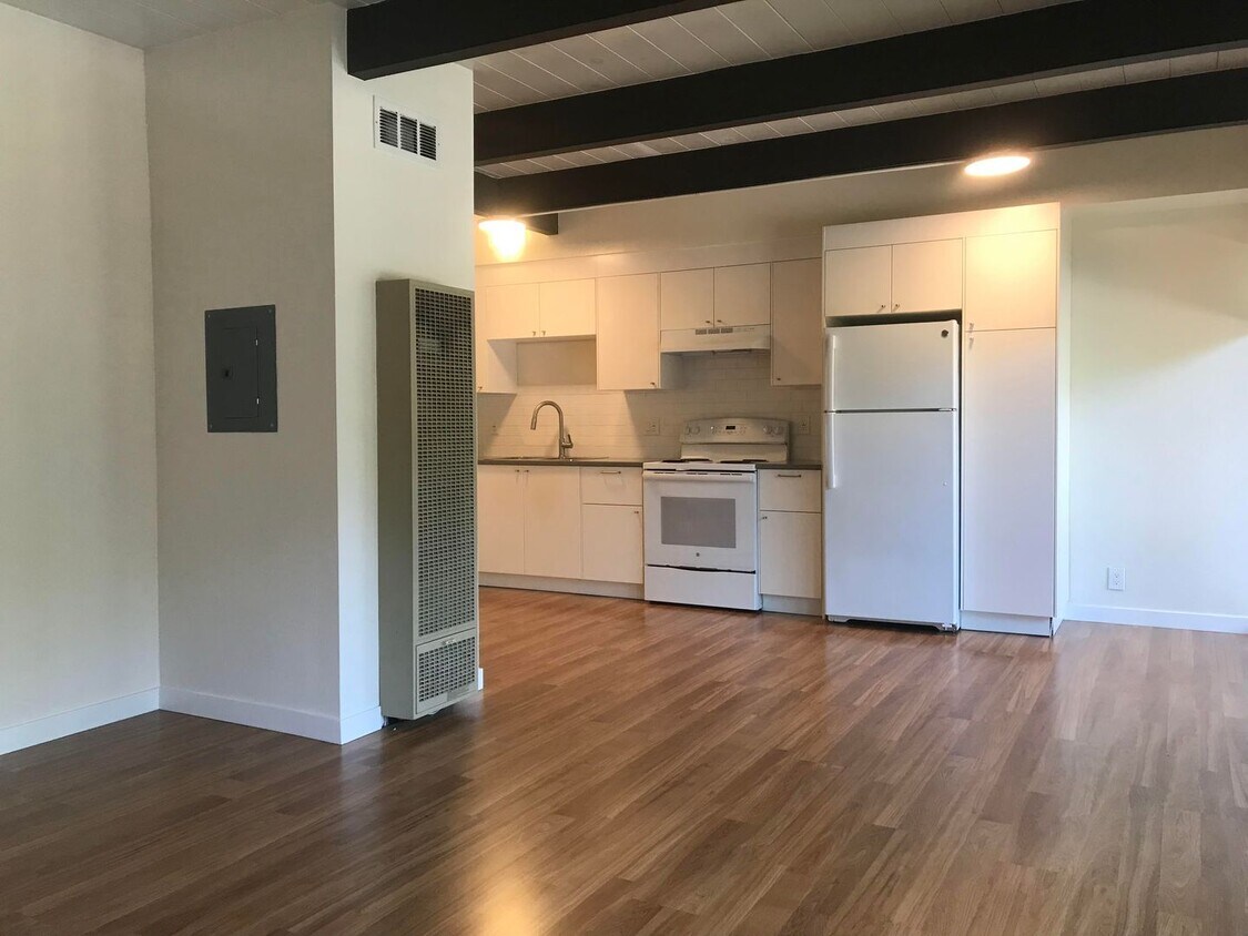 Tranquil and Remodeled 2BR/1BA Updated Uni... - Tranquil and Remodeled 2BR/1BA Updated Uni...