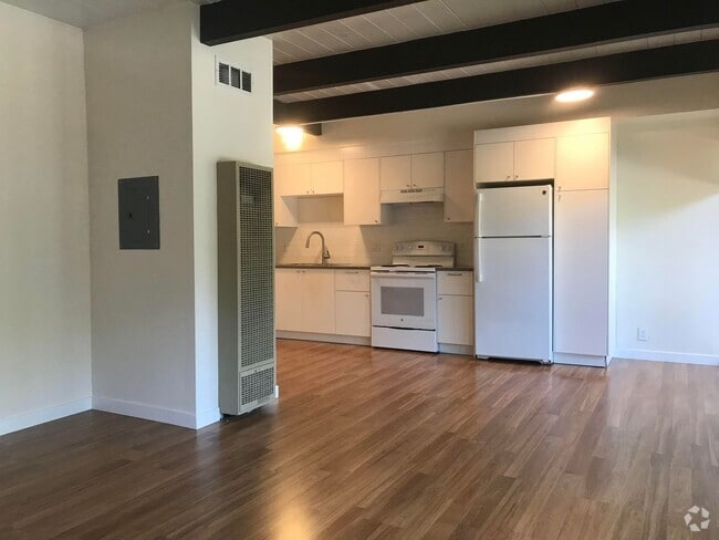 Building Photo - Tranquil and Remodeled 2BR/1BA Updated Uni... Unit #5 Rental