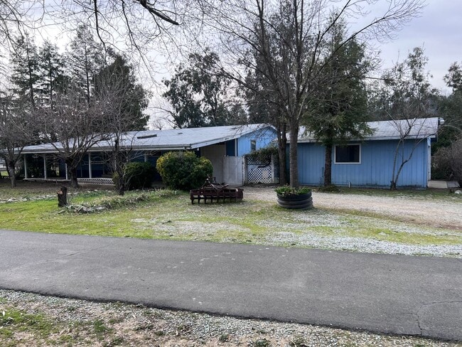 Building Photo - Country Setting 4-bedroom, 2-bathroom home!