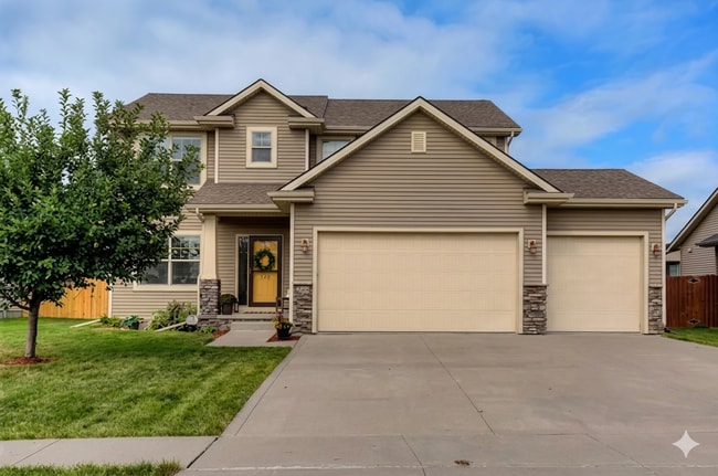 Photo - 239 S 87th St