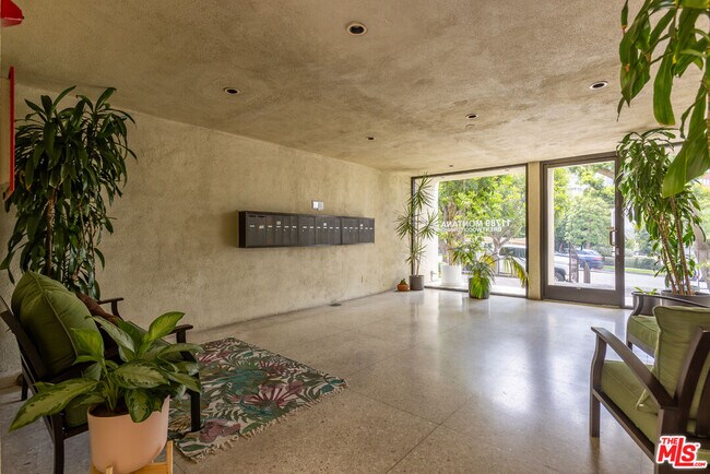 11789 Montana Ave Unit 9