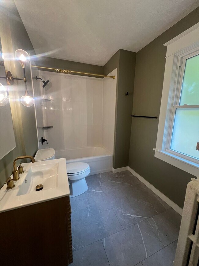 Photo - 810 W Edwards St Unit 810 W Edwards Apt B