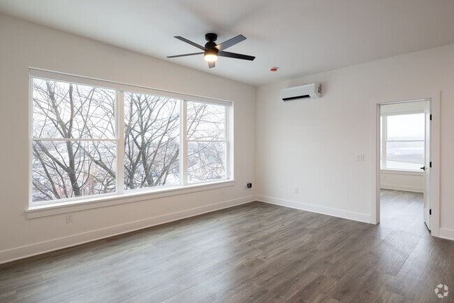 1BR, 1BA - 775SF - Living Room