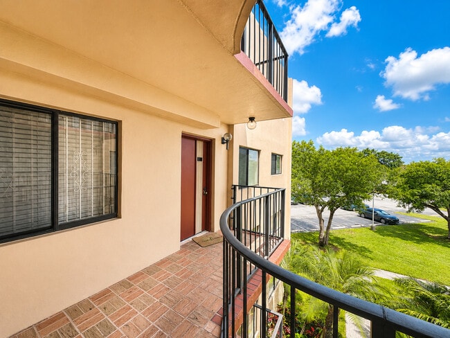 Building Photo - 8700 SW 133rd Avenue Rd Unit 312
