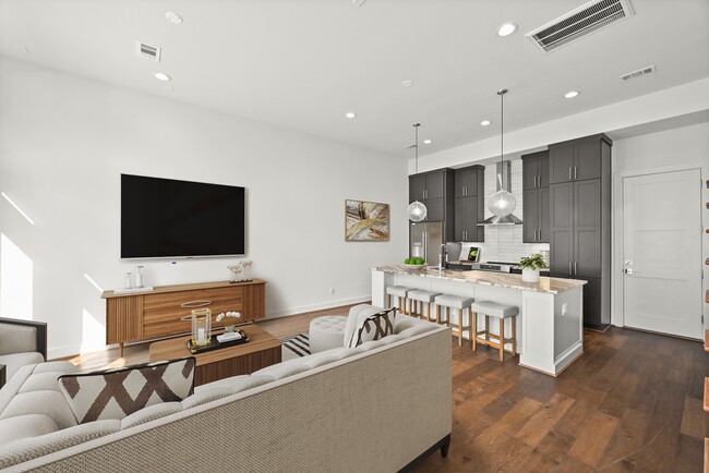 Photo - 2409 Webster St