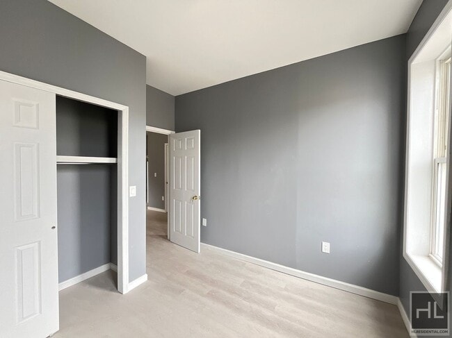 Photo - 26 AVENUE Unit 2F