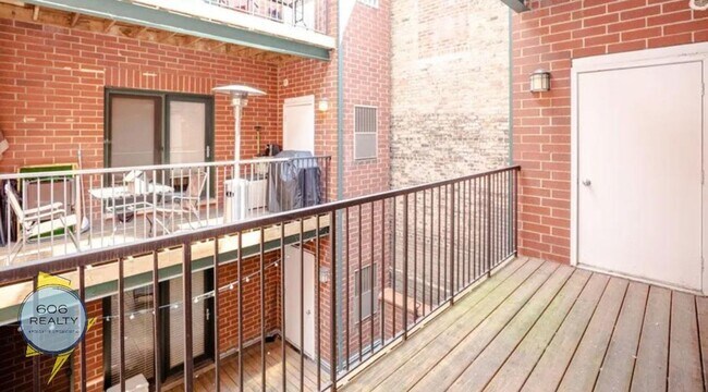 Photo - 3349 N Clark St