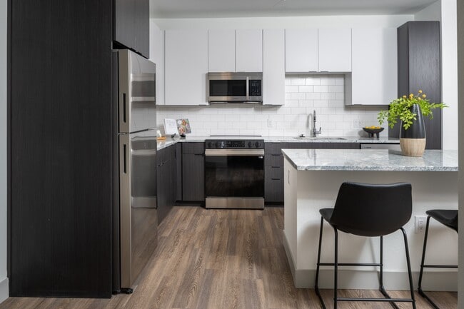 Photo - Legacy Metro 525