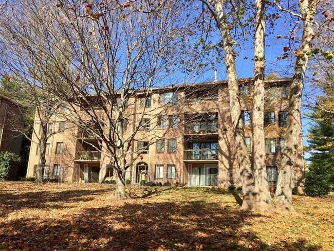 Building Photo - 5805 Edson Ln Unit Apt T2
