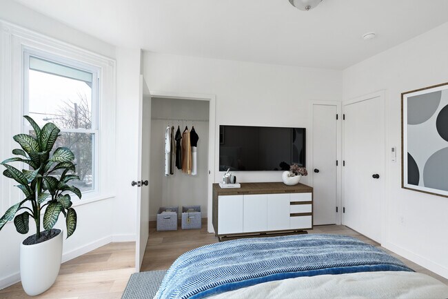 Photo - 5758 Spruce St