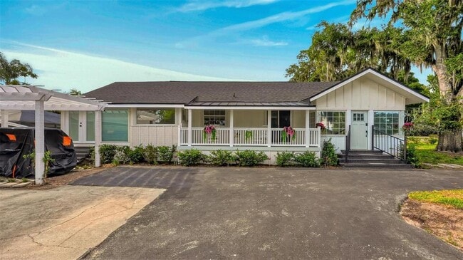Photo - 1099 Grove Ave
