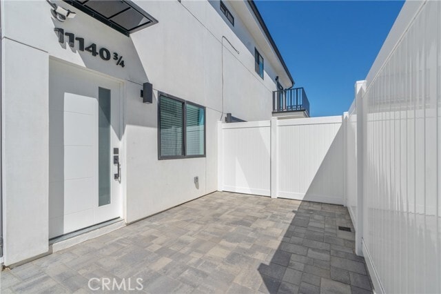 Building Photo - 11140 Woodley Ave Unit 1/4