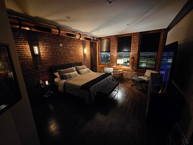 Building Photo - 98 Genesee St Unit 2nd FL