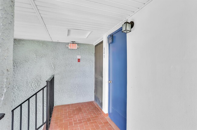 Building Photo - 4290 Deste Ct Unit 301