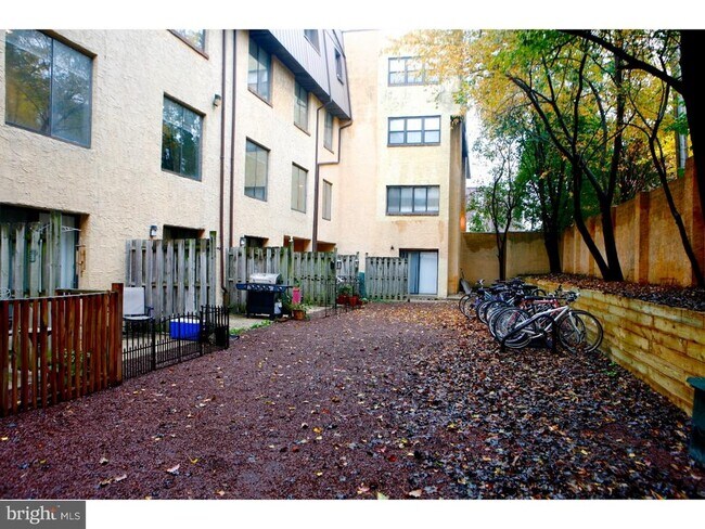 Photo - 2031 South St Unit 123