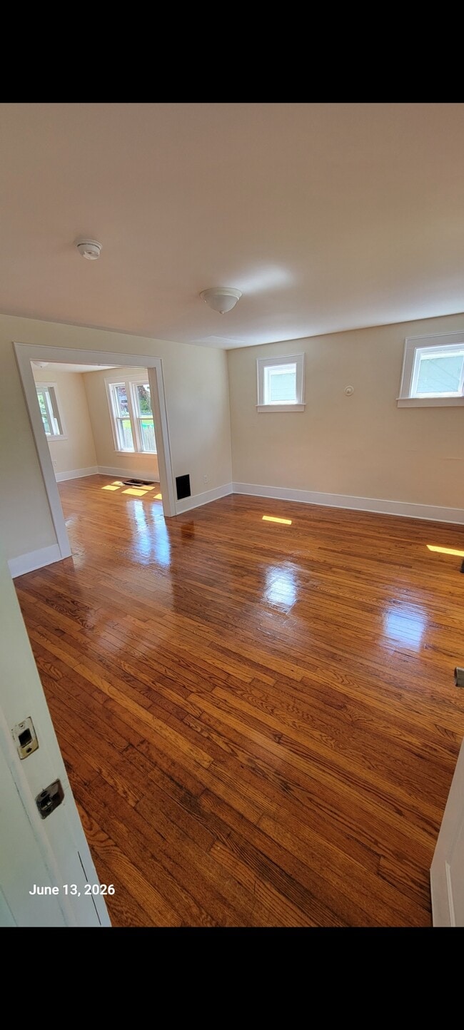 Photo - 127 Hutchinson Ave Unit Downstairs apartment
