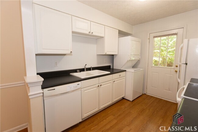 Photo - 270 Barber St Unit E4