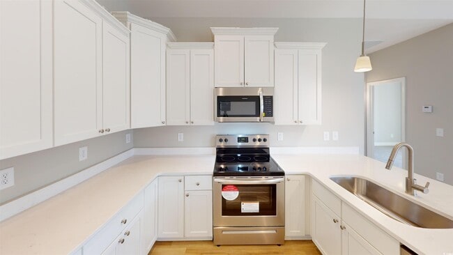 Photo - 1044 Moen Lp