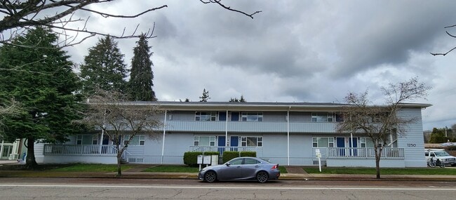 Building Photo - 1250 NW 29th St Rental