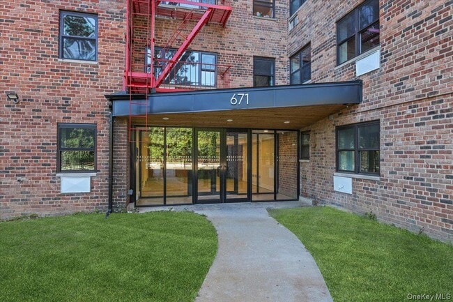 Photo - 671 Bronx River Rd Unit 6C