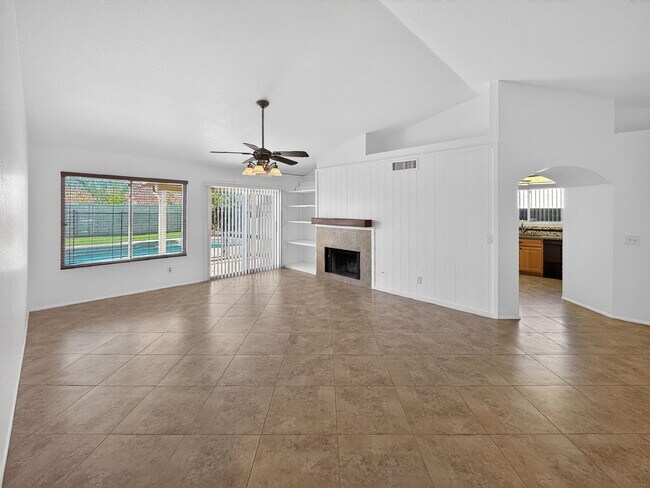 Photo - Spacious 4 Bedroom Pool Home in Quiet Cul De Sac
