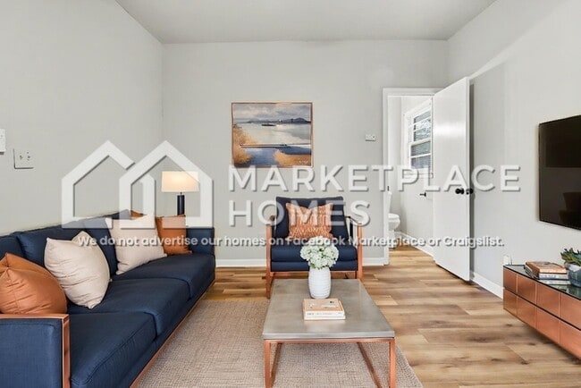 Photo - 876 Custer St