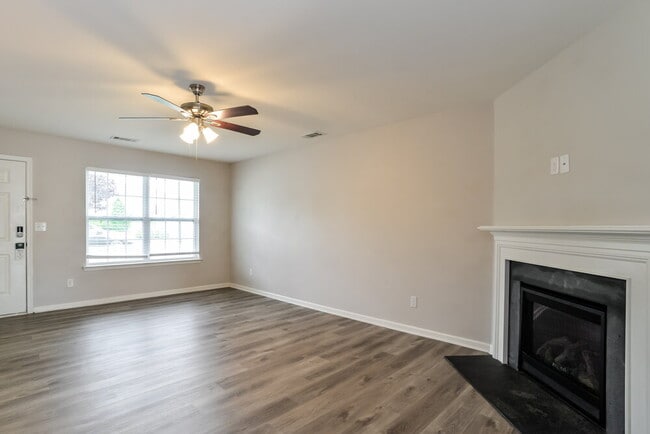 Photo - 3031 Crabapple Ln