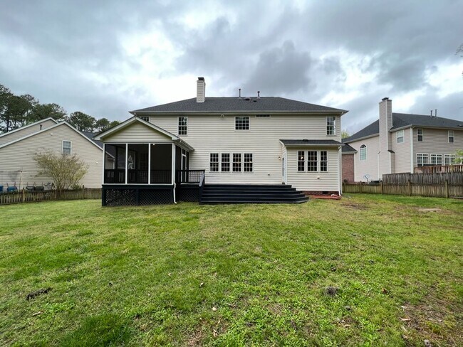 1006 Goldenview Ct