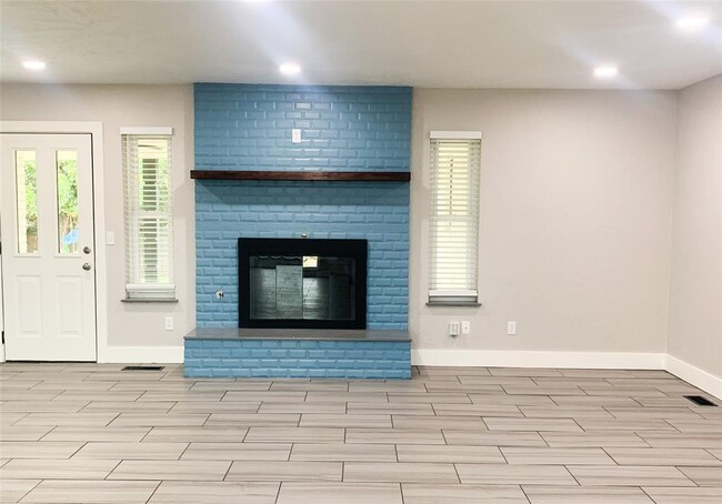 Building Photo - 7008 Comanche Ave Rental