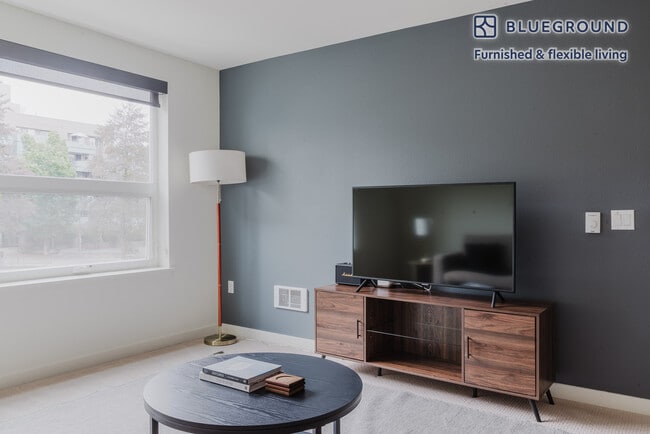 Photo - 330 3rd Ave W Unidad FL5-ID764