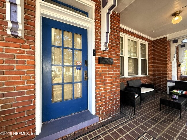 Photo - 146 W 6th St