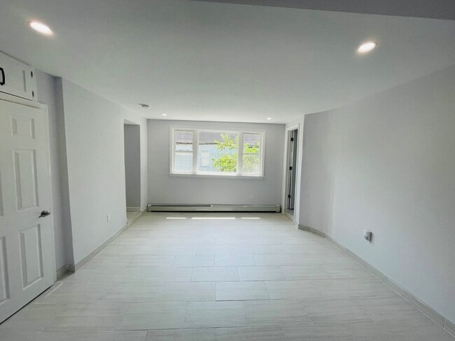 Building Photo - 20 Hill St Rental