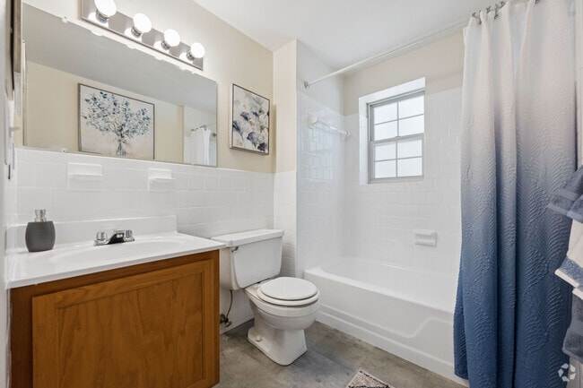 3BR, 1BA - 1,105SF - Bathroom