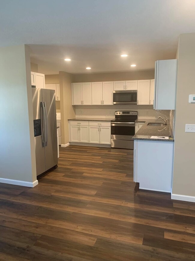 Photo - 114 W Cedar Ln