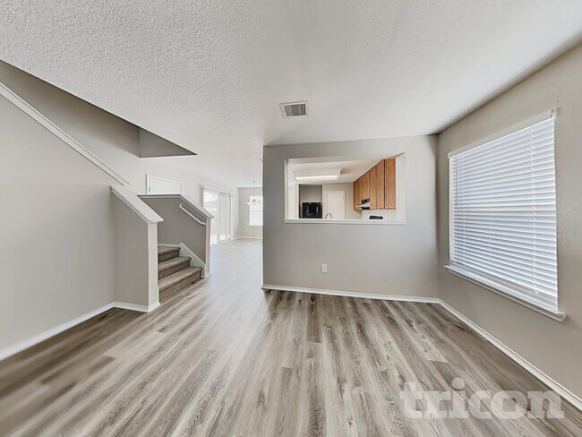 Photo - 6546 Benwood Crest