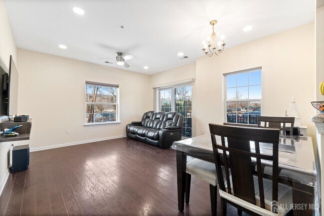 Photo - 917 Campbell St