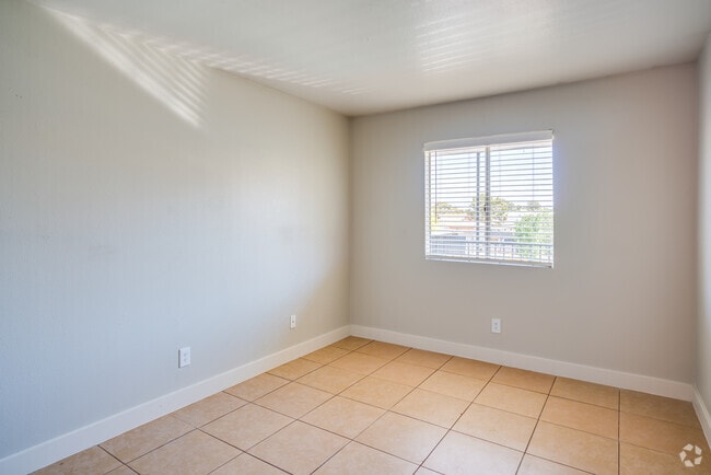 2 BR, 2 BA - 756SF