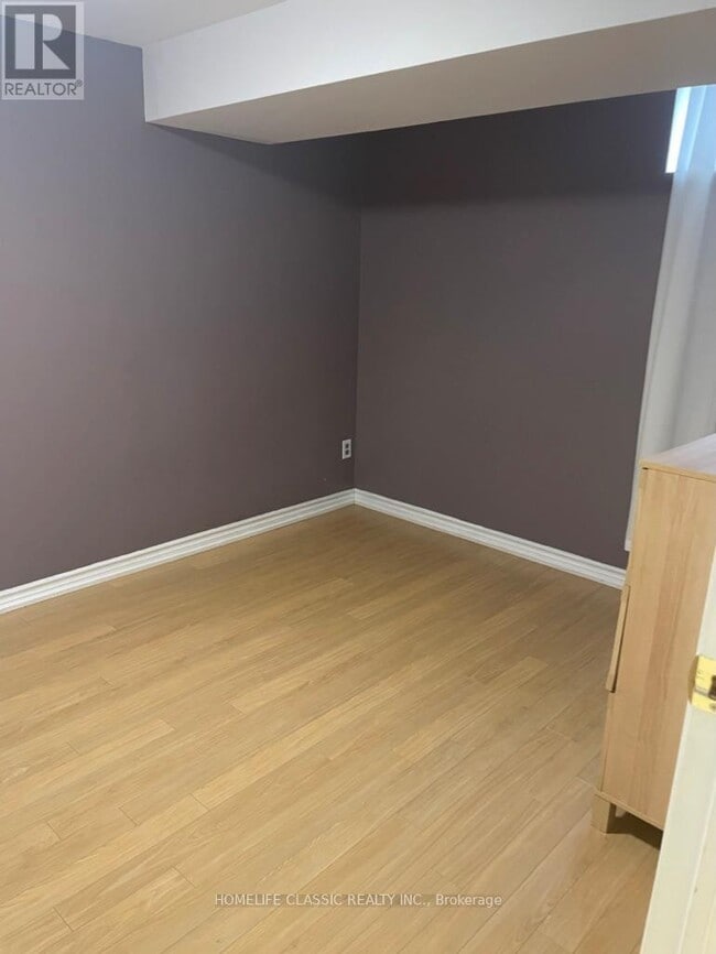 Photo - 102 Church St S