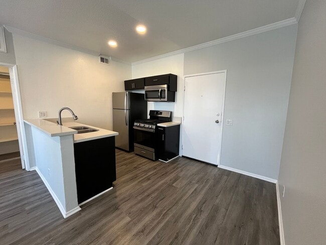 Photo - 14900 Moorpark Street