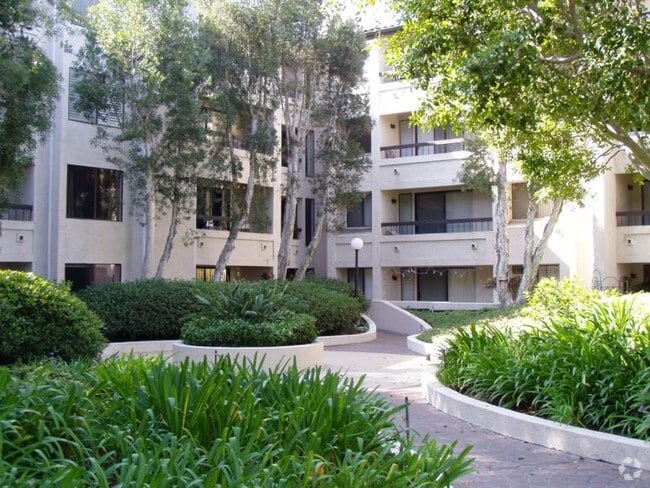 Building Photo - 5765 Friars Rd Unit  Rental