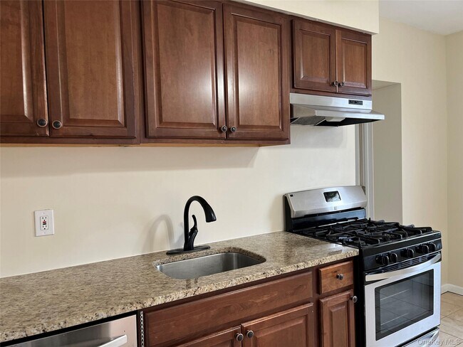 Photo - 400 Jericho Tpke Unidad 4