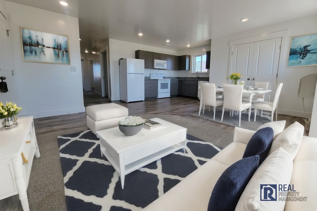 Building Photo - 5963 N Freedom Rd Unit 4