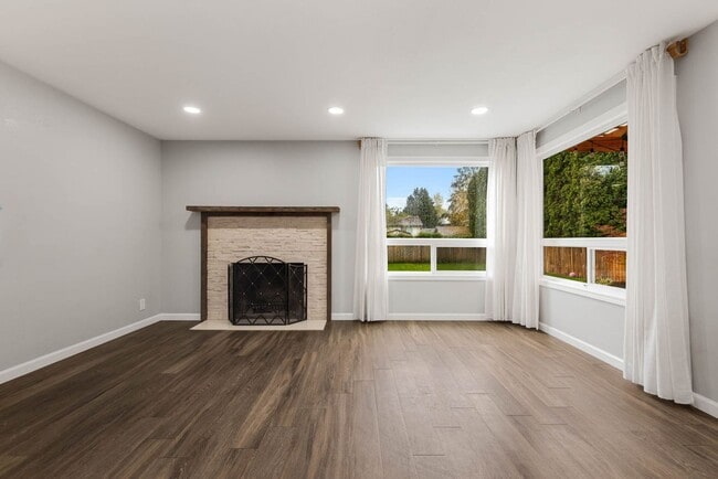 Photo - 923 N 100th St