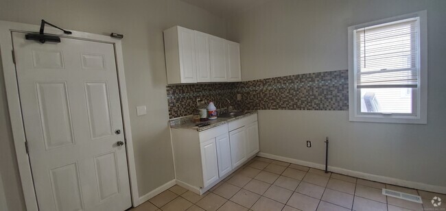 Building Photo - 86 Sanford Ave Rental