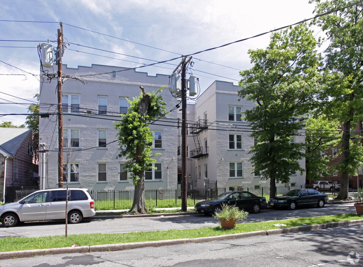 Goldsmith Avenue Apartments - Goldsmith Avenue Apartments