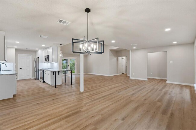 Photo - 900 Morgan Hill Dr