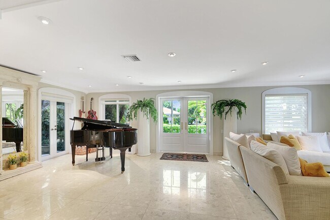 Photo - 714 S Atlantic Dr